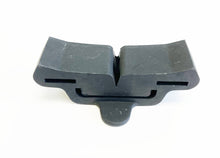 Charger l'image dans la galerie, Honda CB175K rear fuel tank rubber holder 17613-246-000 image 4